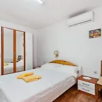 Cosy Holiday Home In Zadar With Garden