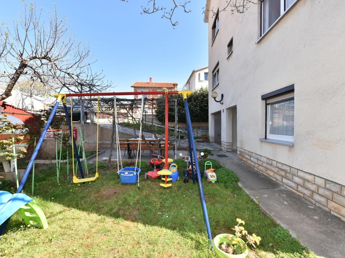 Cosy Holiday In With Garden Ferienhaus Zadar
